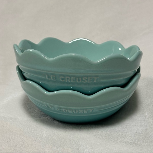 NWT Le Creuset Set of 2 Frill Bowls 5.5”/14cm in Color Cool Mint Scalloped Edges - Picture 6 of 6